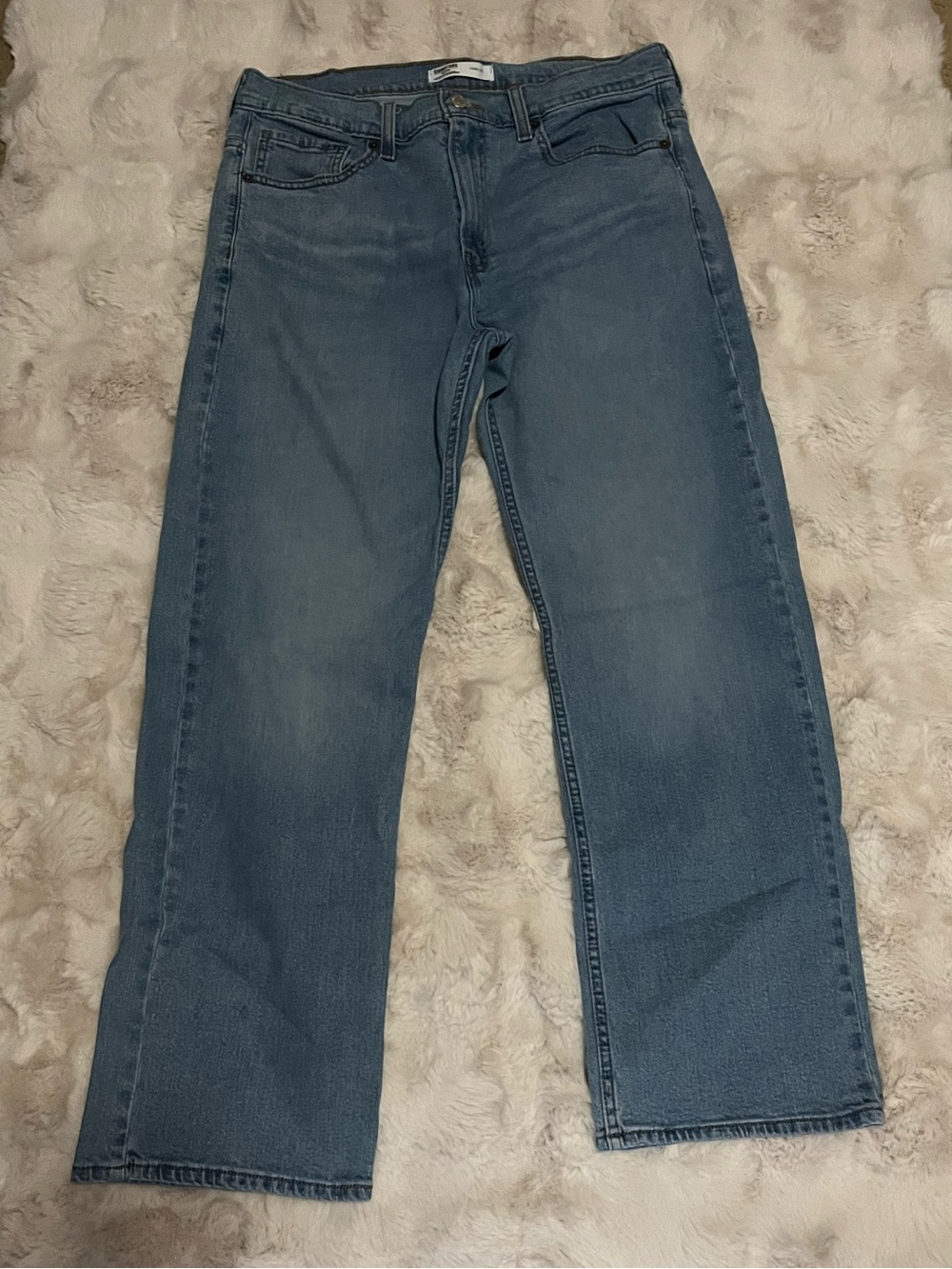 Signature Men's Straight Jeans in Light Blue Wash, W 33 L 30.